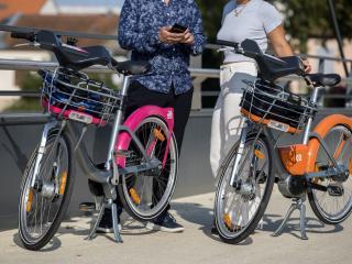 deux vélôToulouse, un mécanique et un à assistance électrique (Agrandir l'image - fenêtre modale)