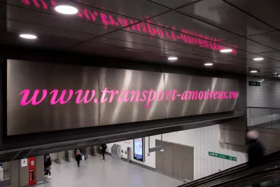 Photo de l'œuvre d'art station Jeanne d'Arc ligne B du métro (Agrandir l'image - fenêtre modale)