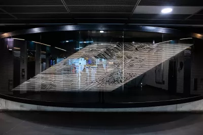 Photo de l'œuvre d'art à l'intérieur de la station Borderouge ligne B du métro (Agrandir l'image - fenêtre modale)