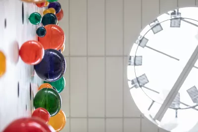 Photo de l'œuvre d'art station Faculté de Pharmacie ligne B du métro (Agrandir l'image - fenêtre modale)